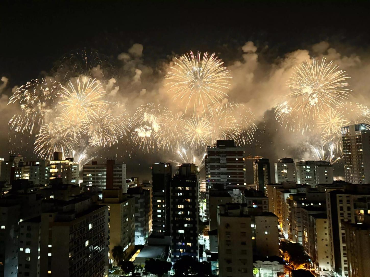 Réveillon no litoral de São Paulo terá milhões de turistas, shows e esquema especial; veja as novidades