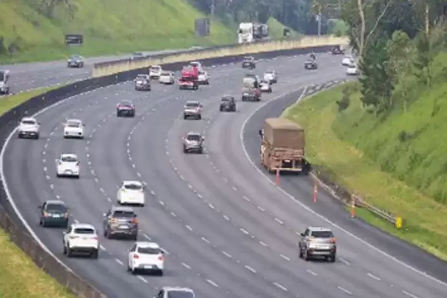 Rodovia dos Imigrantes registra lentidão no sentido litoral e Capital