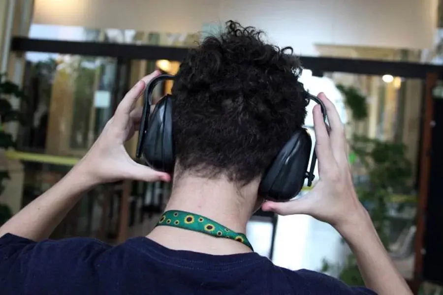 Santistas com hipersensibilidade auditiva podem buscar abafadores de ruído para curtir a virada do ano