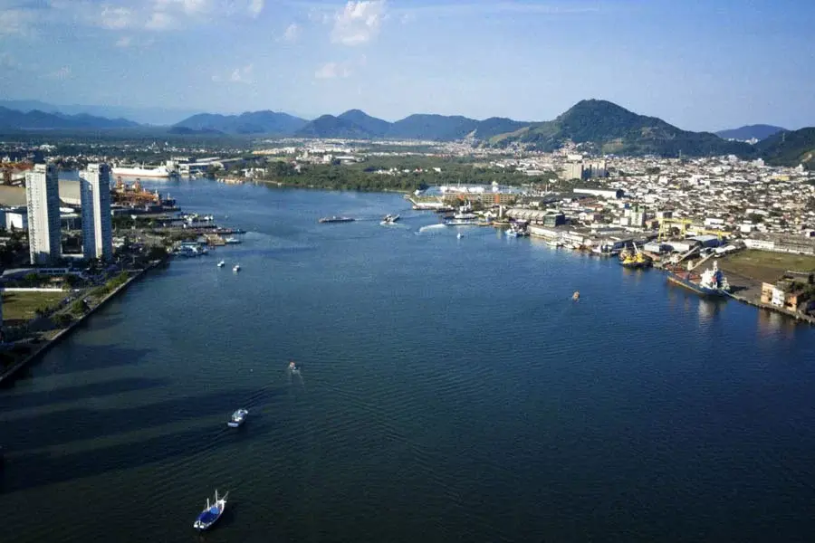 SP atende pedido de construtora e adia assinatura do túnel Santos-Guarujá