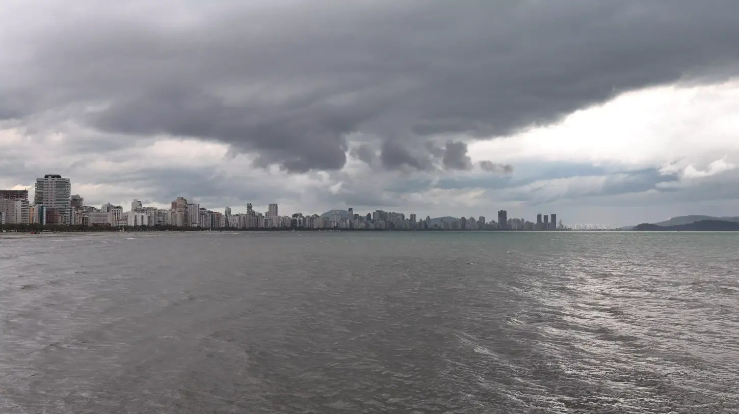 Tempestade e chuvas intensas no litoral de São Paulo e no Estado no Ano-Novo fazem governo implantar gabinete de crise