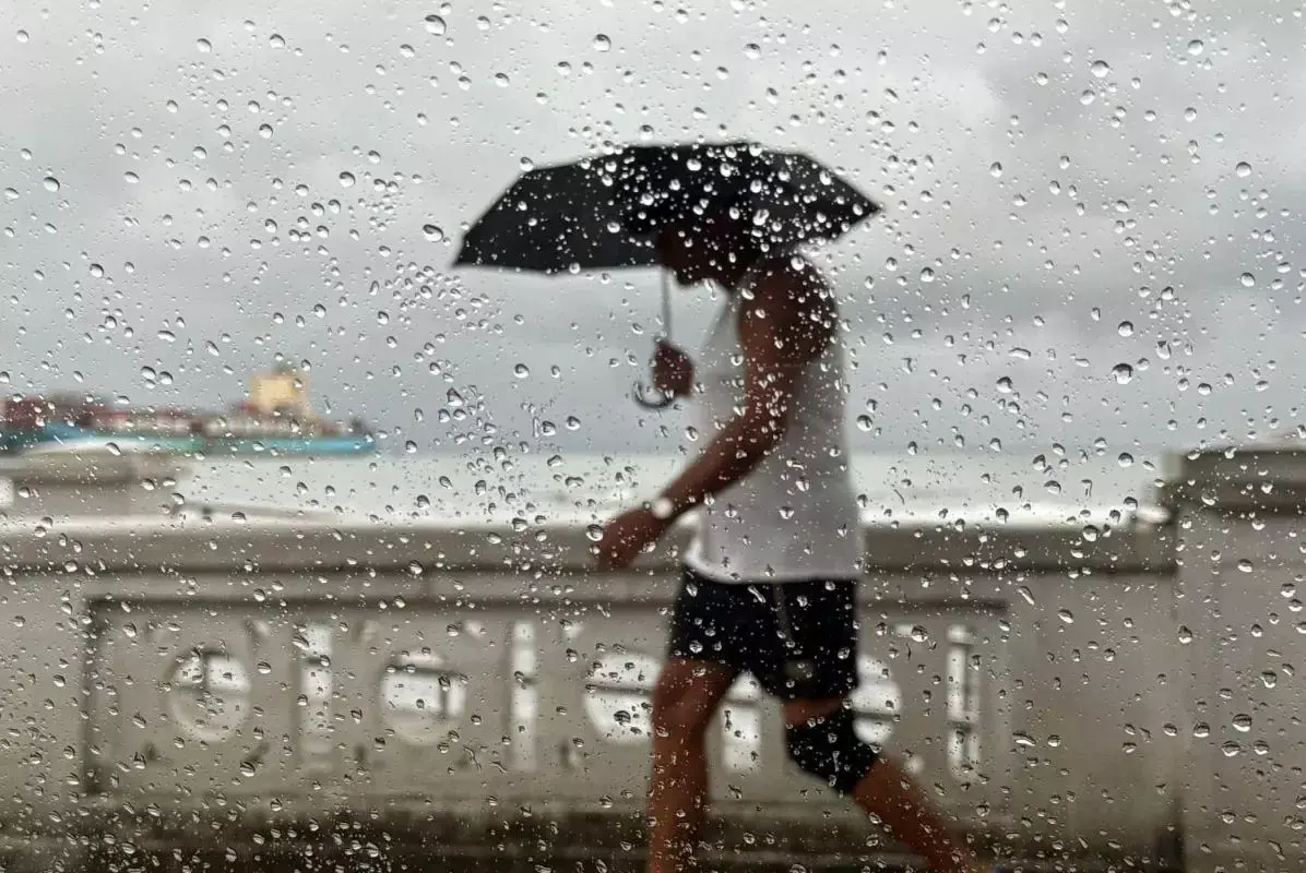 Chuvas intensas e queda de temperatura atingem litoral de São Paulo durante a semana