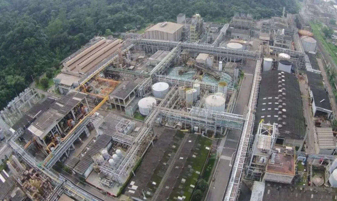 Cubatão pede ajuda para tentar reverter fechamento de fábricas; entenda