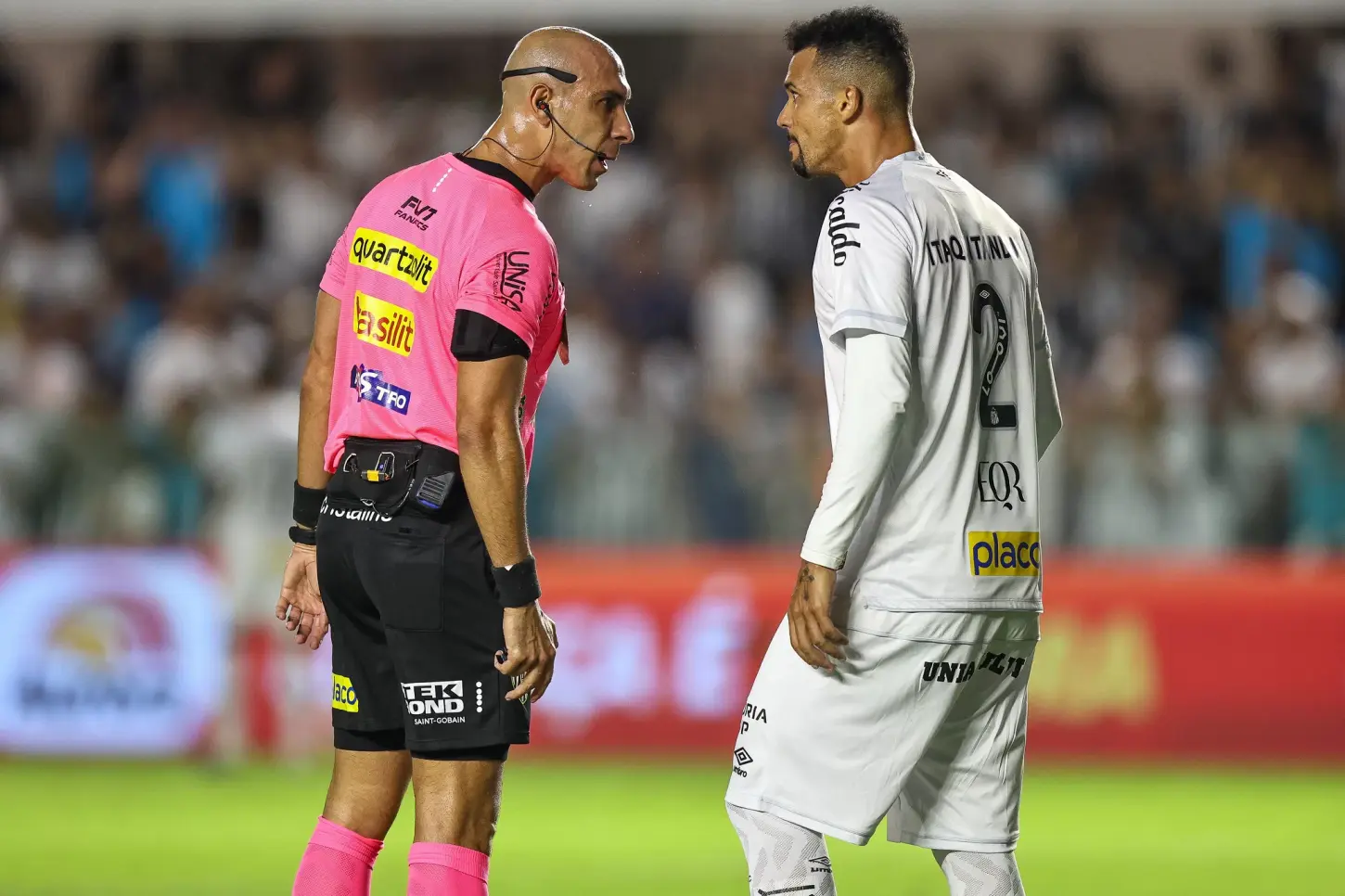 Federação Paulista pune árbitro após erros em Santos x Corinthians