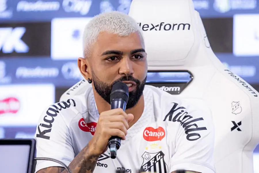 Gabigol destaca 'sentimento especial' na volta ao Santos e diz estar pronto para jogar