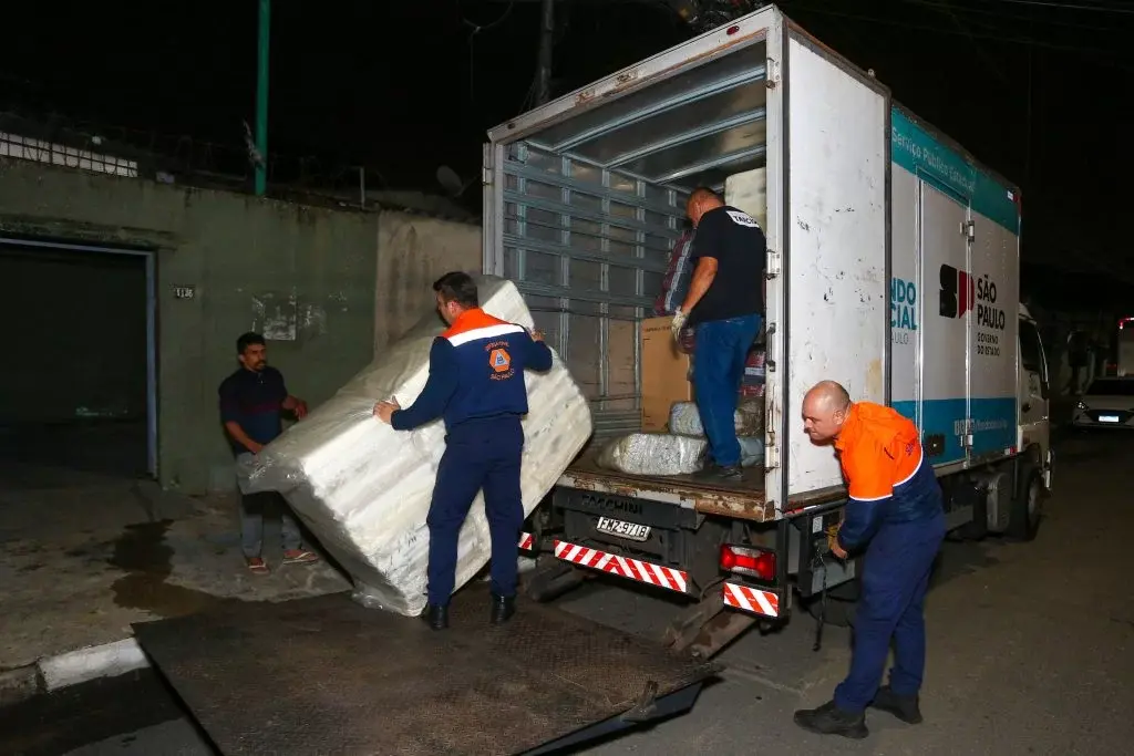 Governo de São Paulo envia 2,1 mil itens de ajuda humanitária após chuvas em Mongaguá