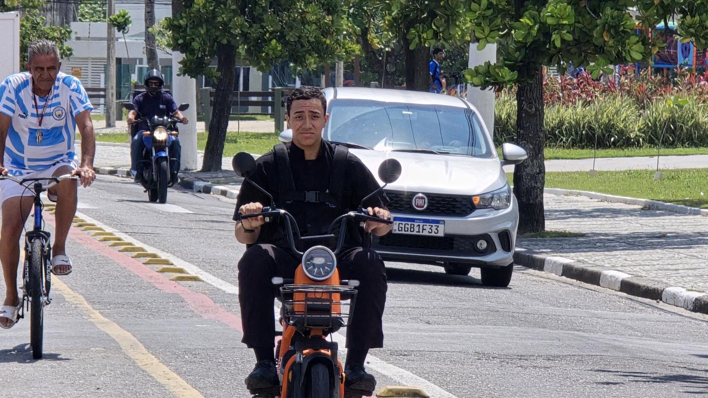 Guarujá cria regras para circulação de ciclomotores e bicicletas elétricas
