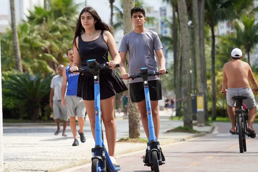 Guarujá estabelece regras e multas para ciclomotores e bicicletas elétricas