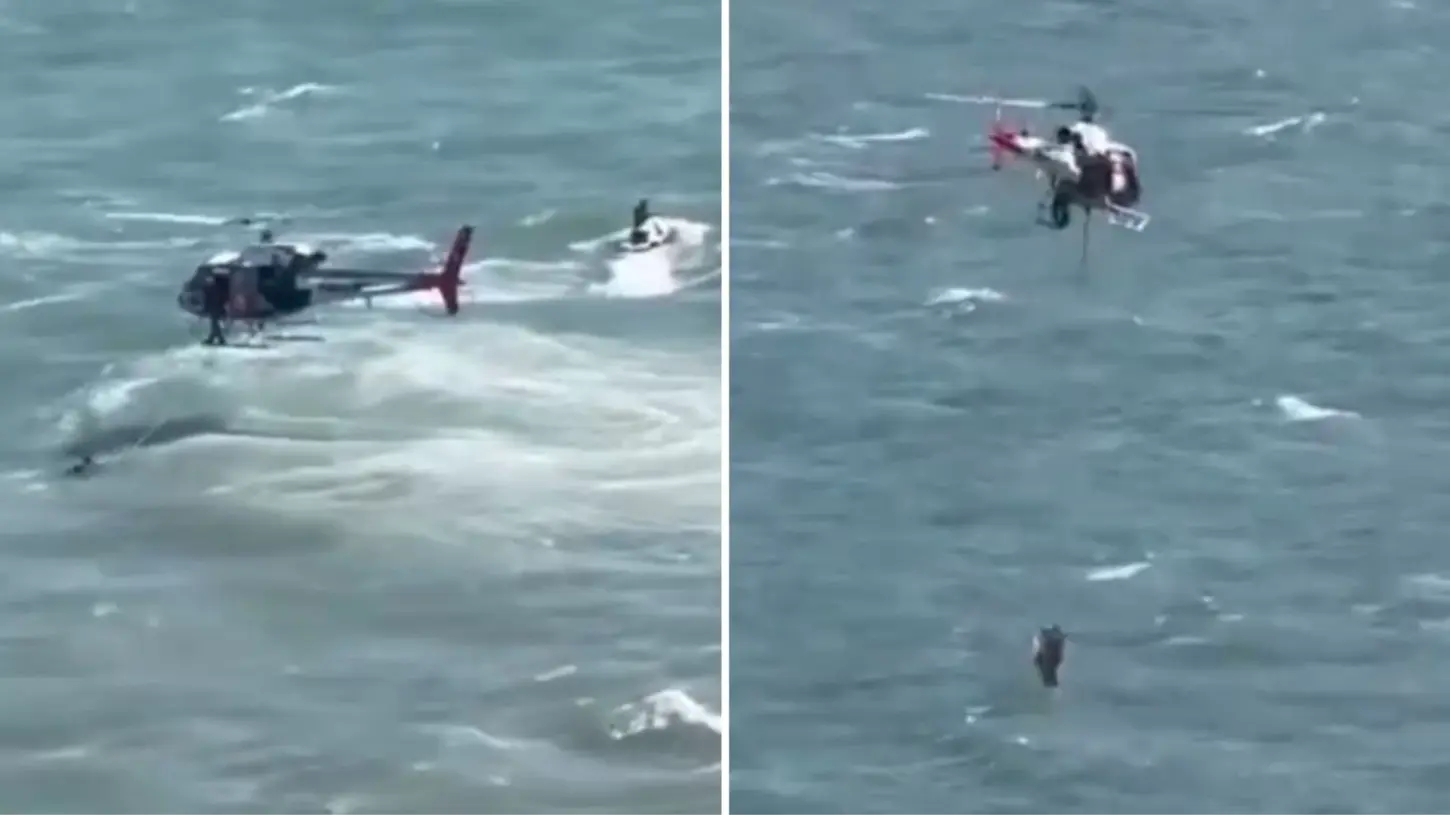 Helicóptero Águia resgata dois jovens após queda de moto aquática em Guarujá; VÍDEO