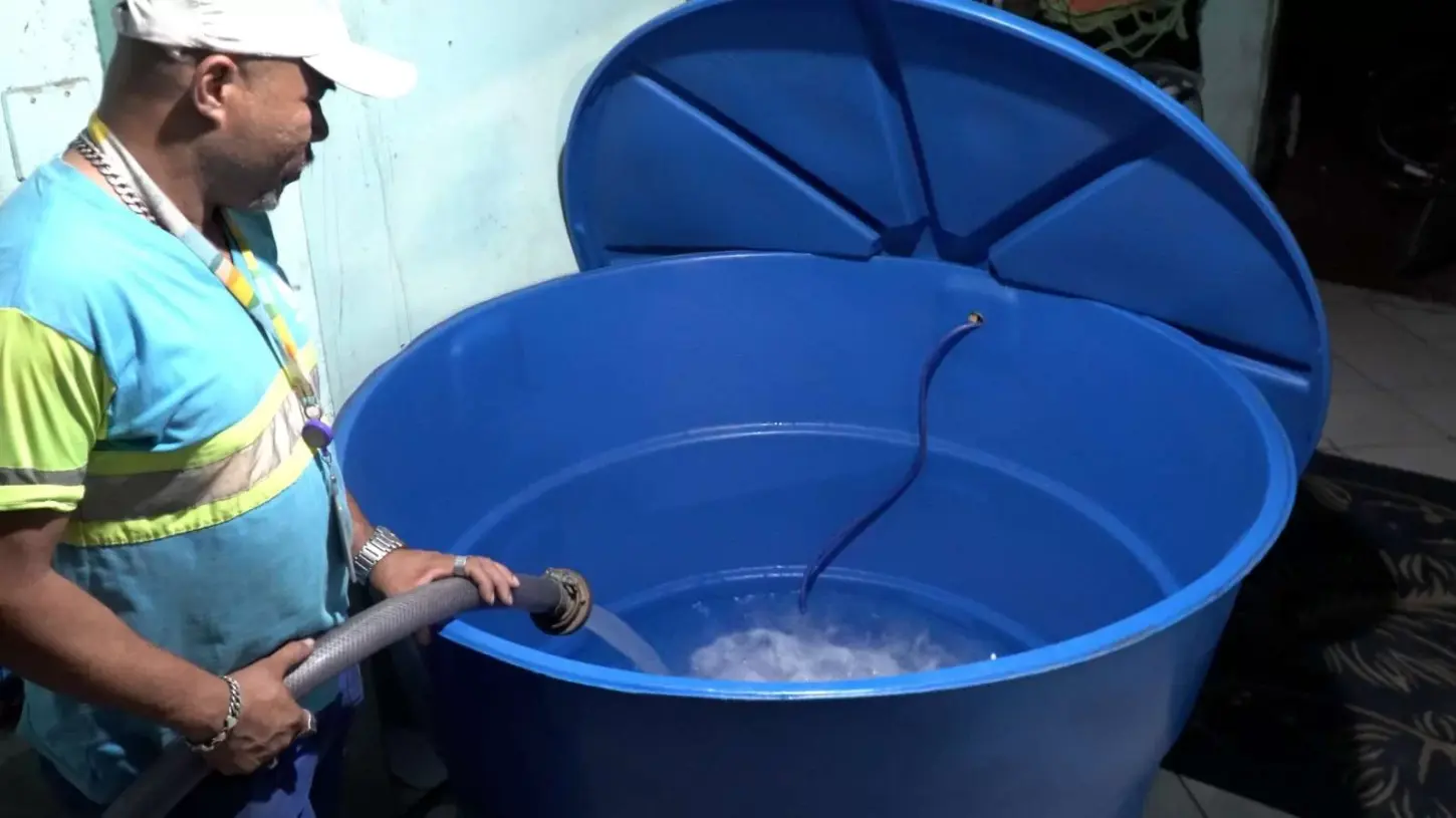 Moradores da região sofrem com falta d'água; Sabesp trabalha para normalizar abastecimento