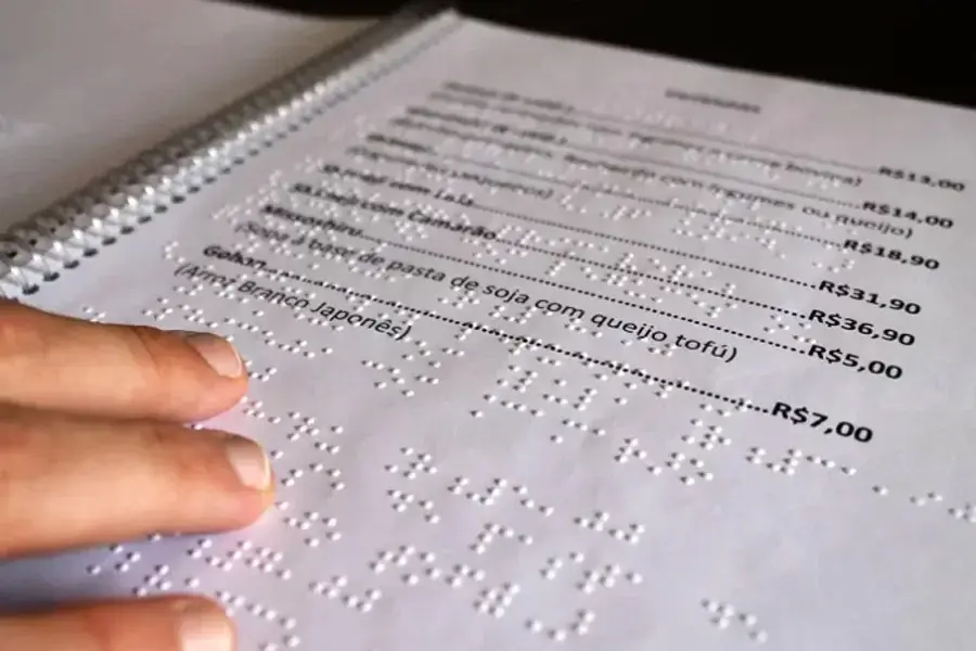 Nova lei obriga que bares e restaurantes possuam cardápio em braile em Santos