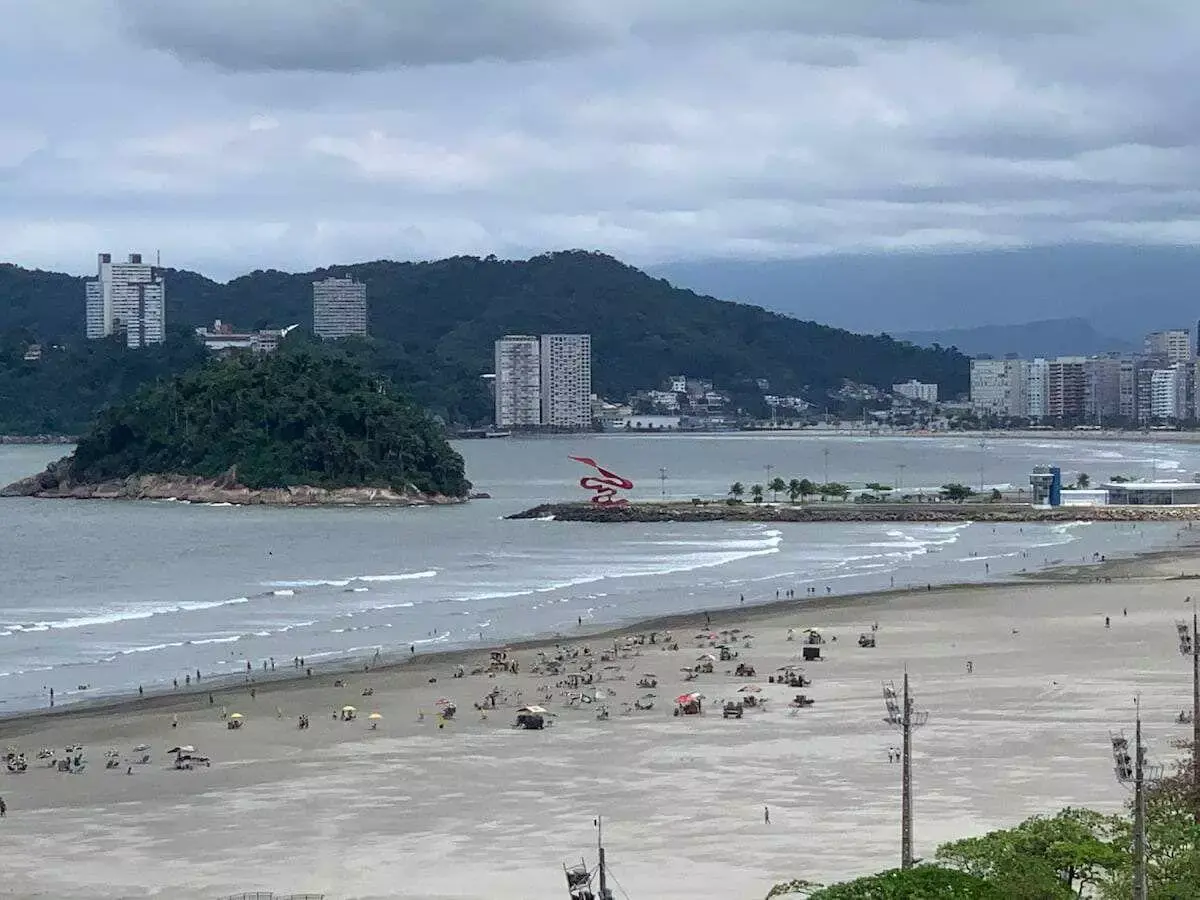 Ossada humana é encontrada em praia de Santos, no litoral de São Paulo