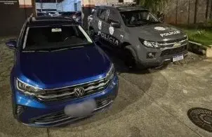 PM prende homem com carro furtado há 3 meses e identificação adulterada em Guarujá