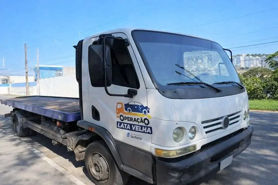 São Vicente recolhe veículos abandonados em vias e estacionamentos públicos