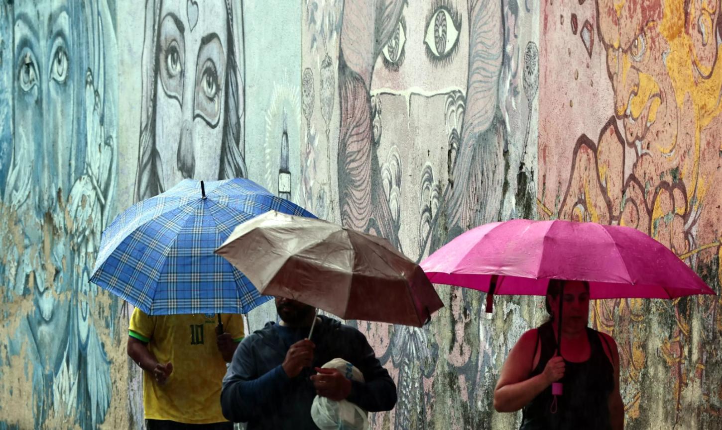 Temporal atinge o litoral de São Paulo com 50mm de chuva, raios, ventos intensos de 60 km/h