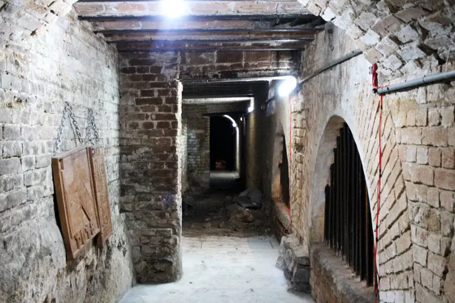 Túnel da Rota: passagem para fugas em batalhas no século passado vira museu subterrâneo