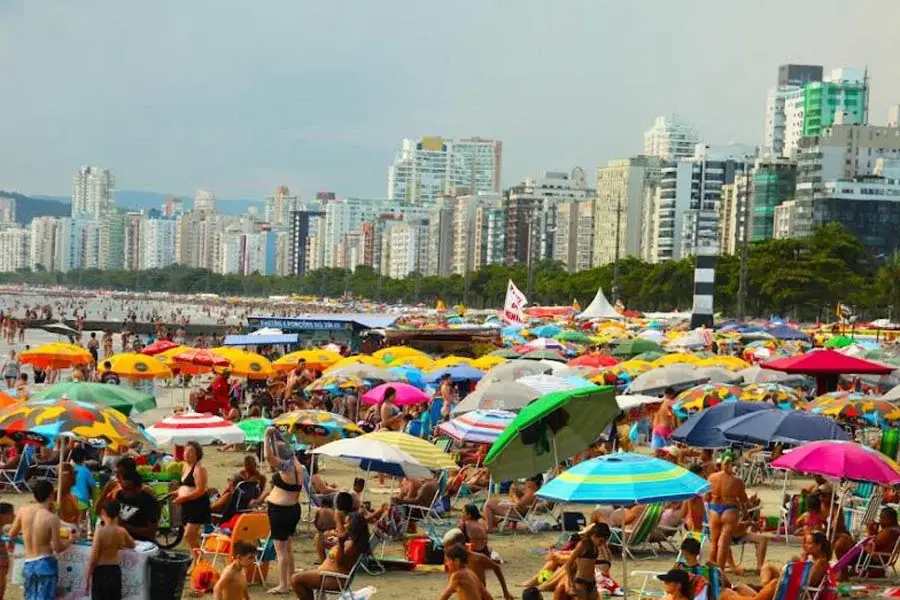 Baixada Santista tem 19 praias impróprias para banho neste Carnaval; Santos é líder