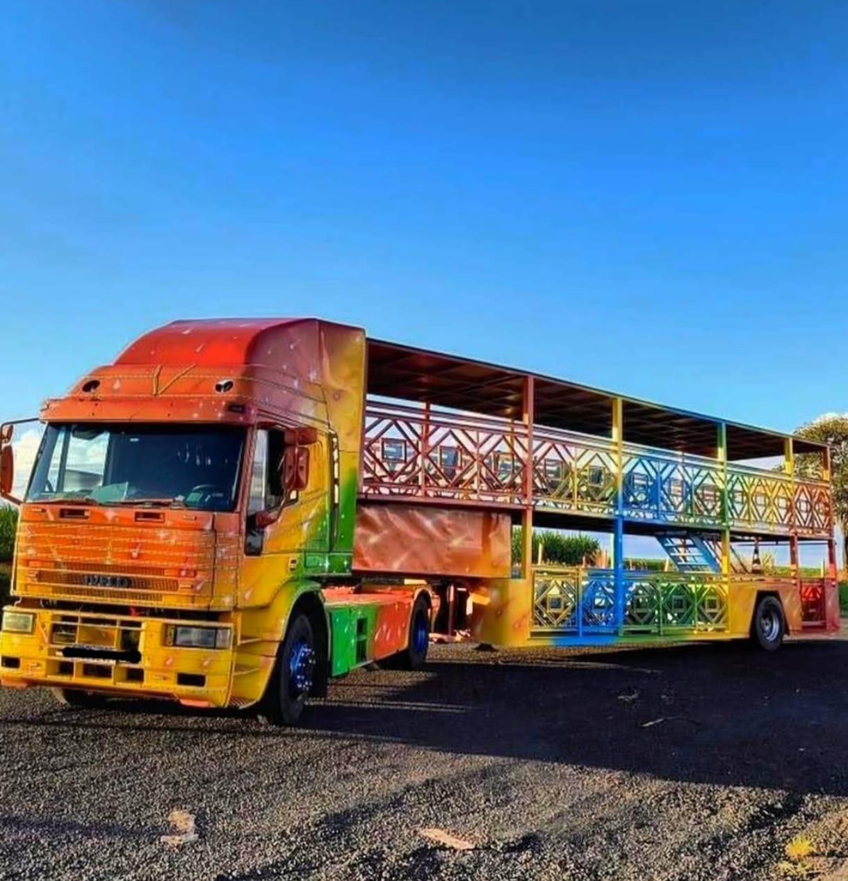 ‘Carreta Solidária’ arrecada bombons para a Páscoa das crianças em Guarujá