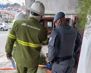 Dono de estúdio de tatuagem é detido por furto de energia em Guarujá