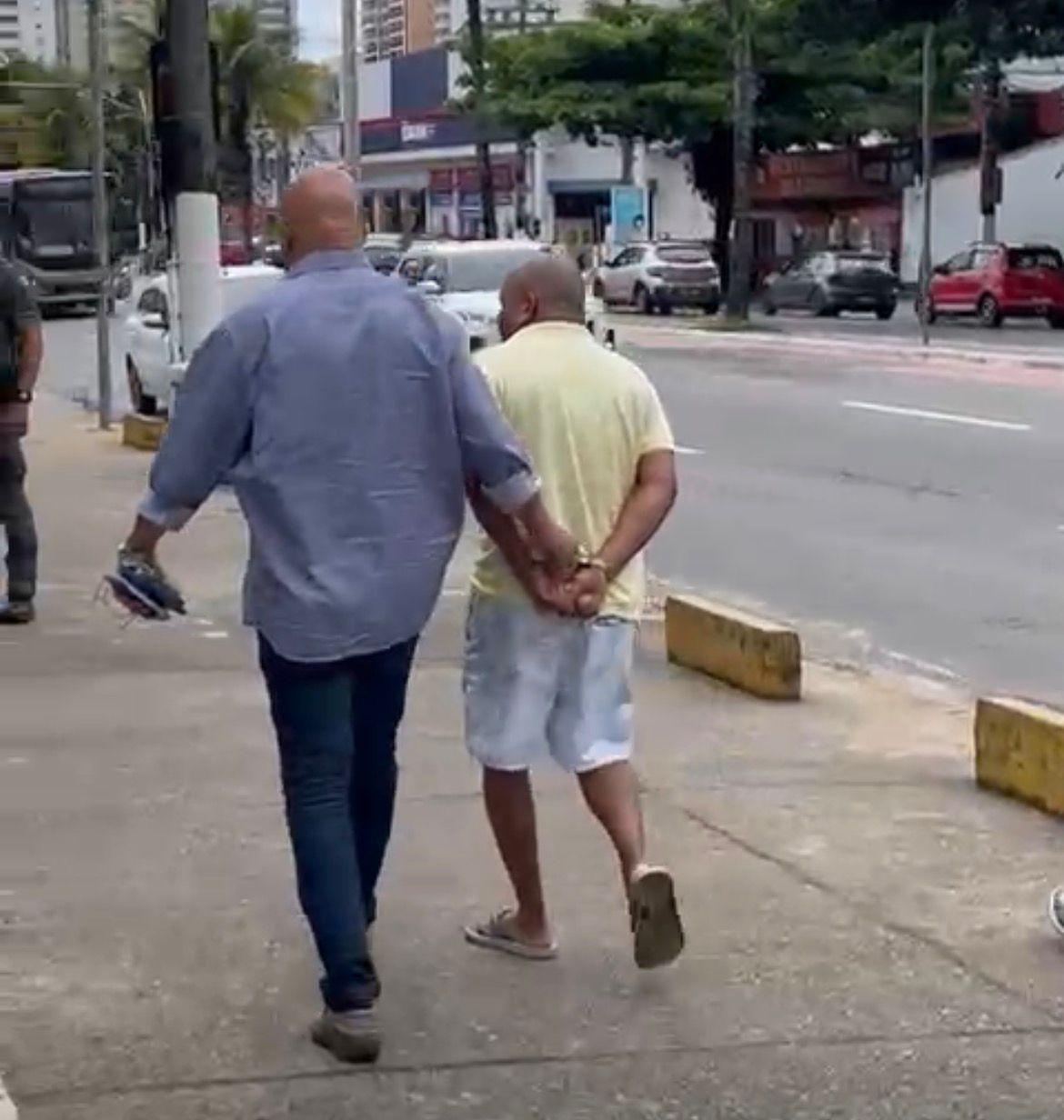 Falso líder religioso é preso em Guarujá, suspeito de abusos sexuais durante rituais espirituais, VÍDEO
