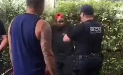 GCM é visto agredindo paciente em UPA de Guarujá; VÍDEO