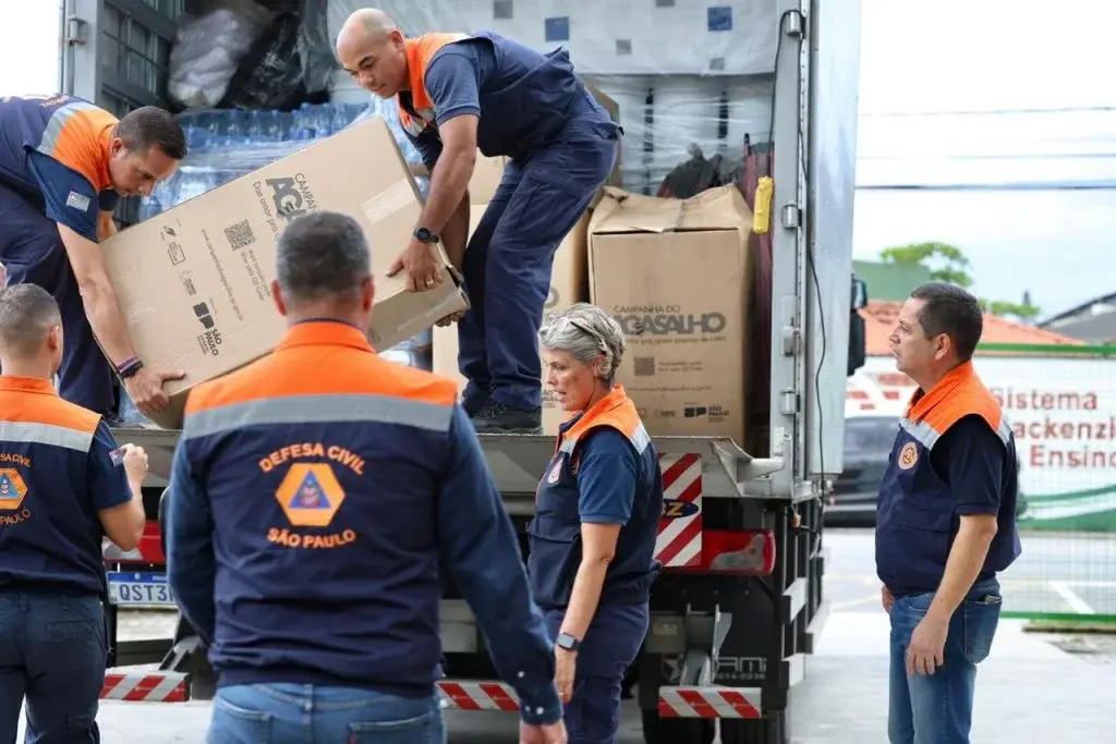 Governo de SP amplia envio de ajuda humanitária para famílias desabrigadas em Peruíbe