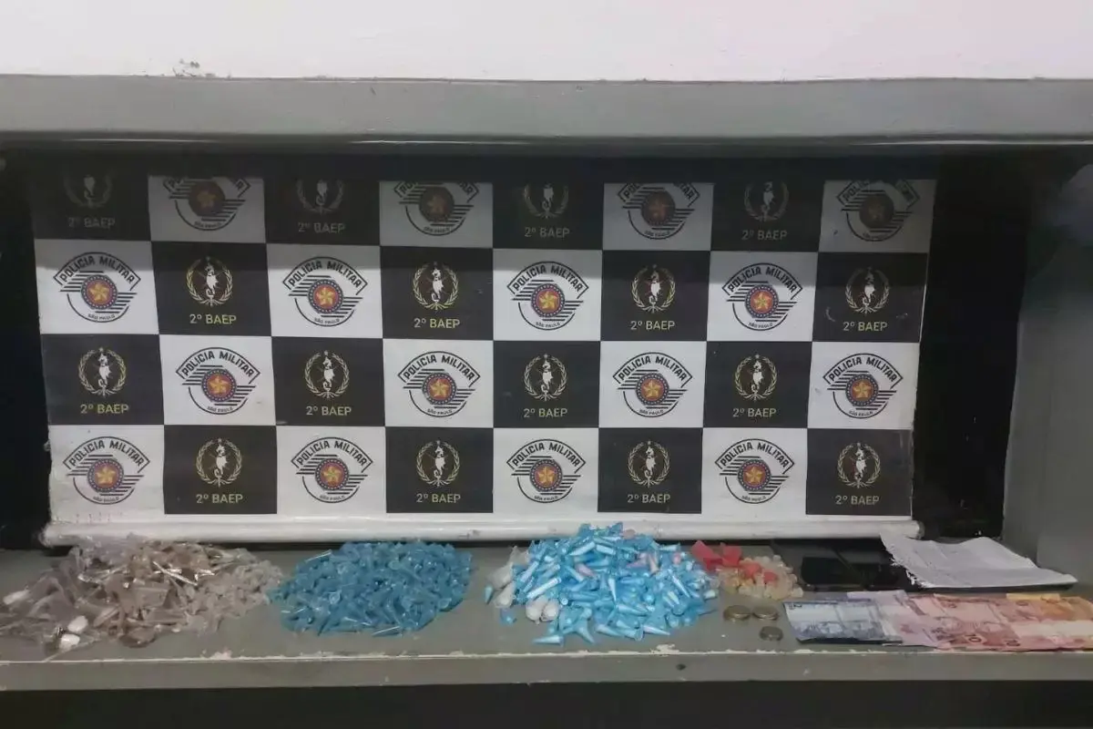 Integrante de facção é preso com mais de 1 kg de drogas na Vila Margarida, em São Vicente