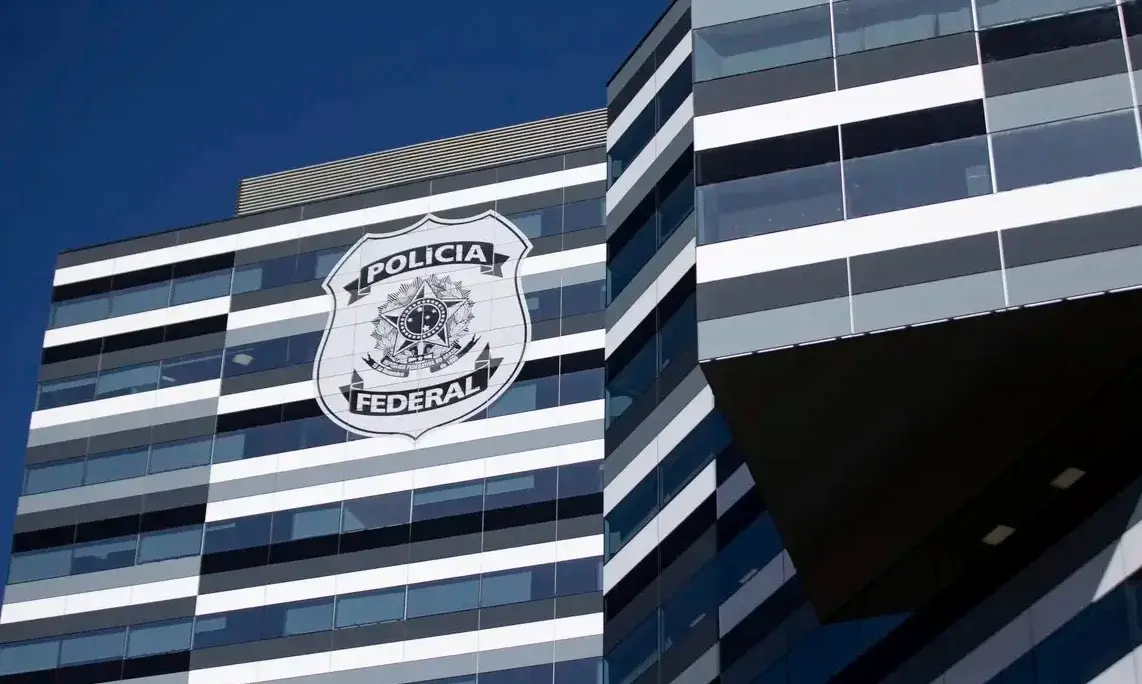 PF apura vazamento de dados da Receita de ministros do STF e Guarujá é alvo de mandado