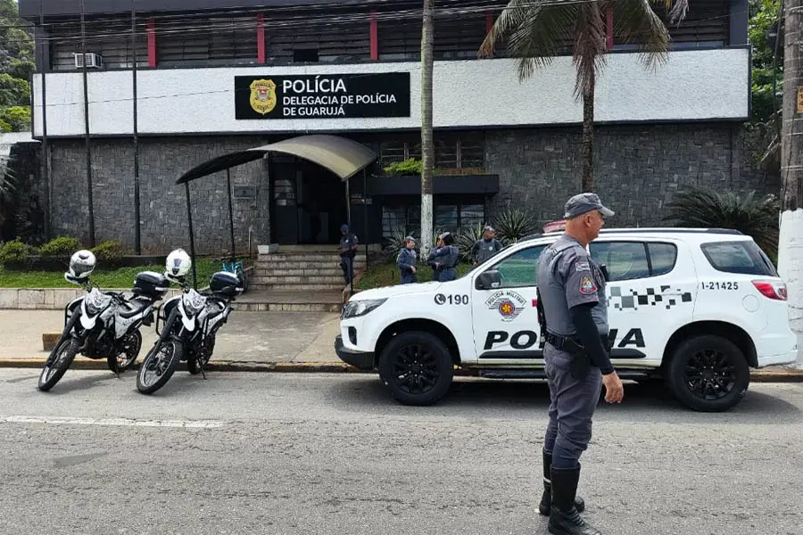 PM é recebida a tiros durante cumprimento de mandado na Vila Zilda, em Guarujá