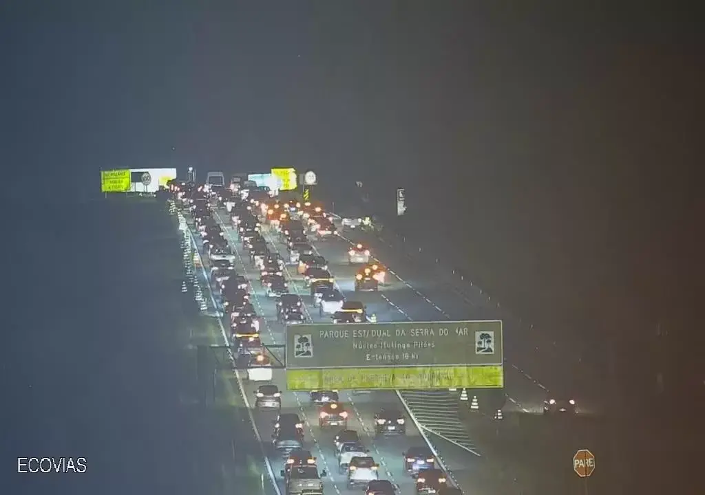 Sistema Anchieta-Imigrantes soma 35 km de congestionamento rumo ao litoral