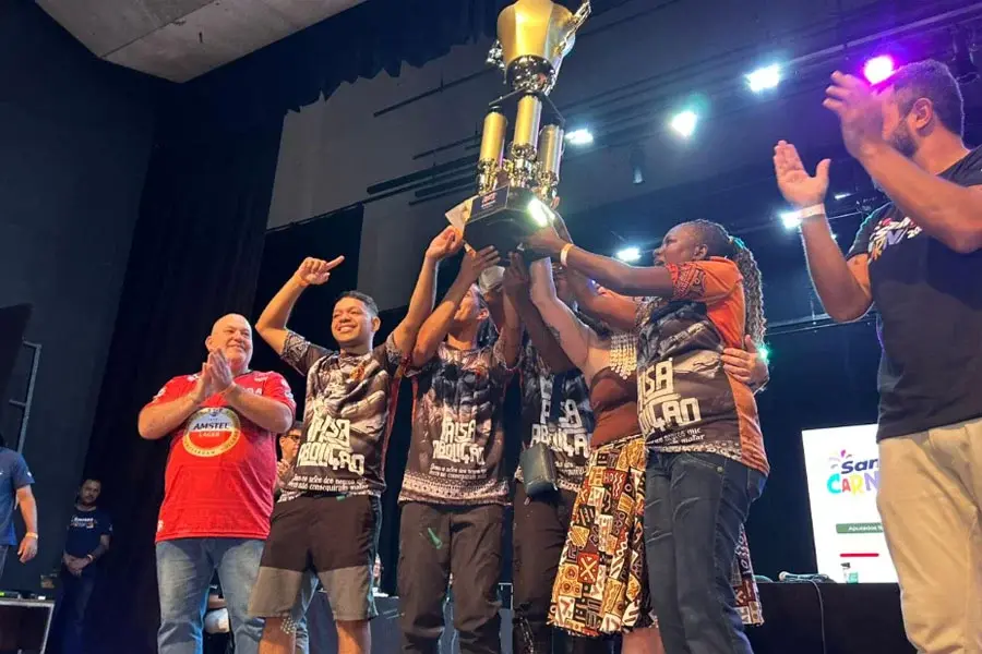 Unidos da Zona Noroeste e Sangue Jovem conquistam acesso para elite do Carnaval de Santos