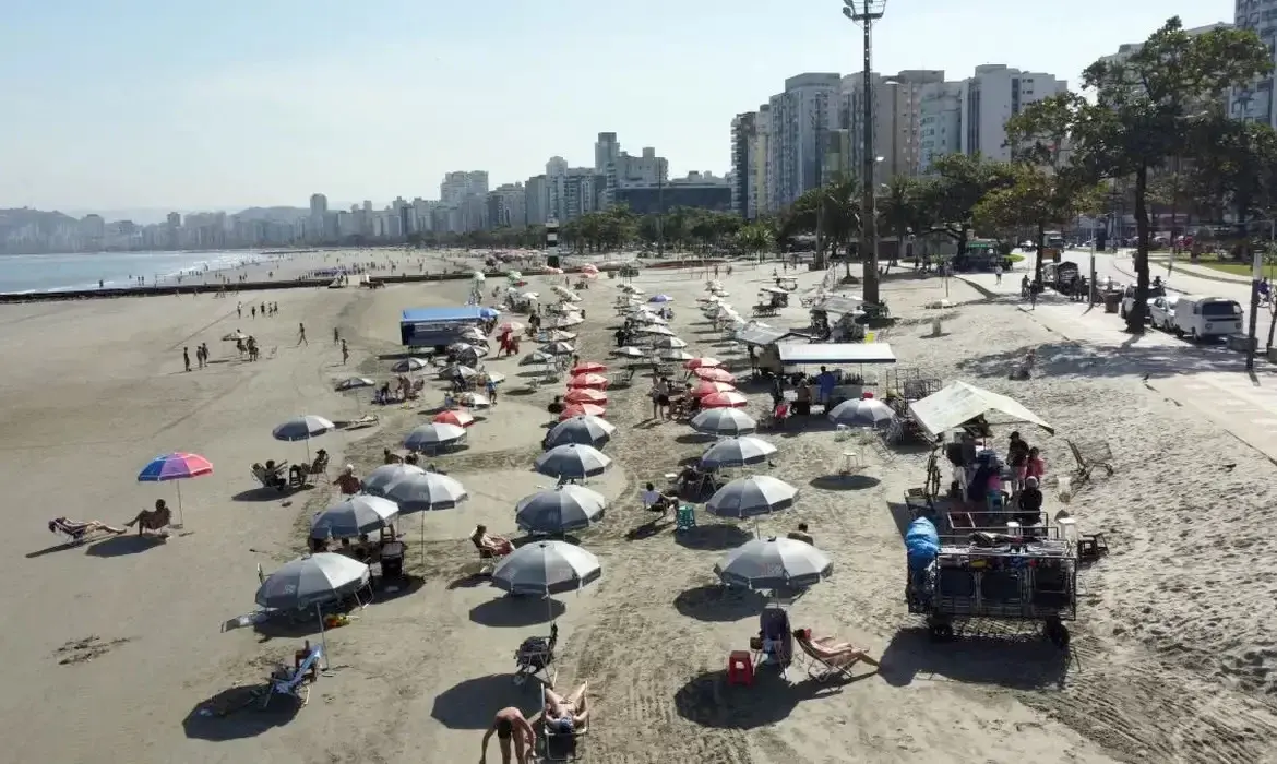 Após semana de chuvas, Baixada Santista registra 29 praias impróprias para banho