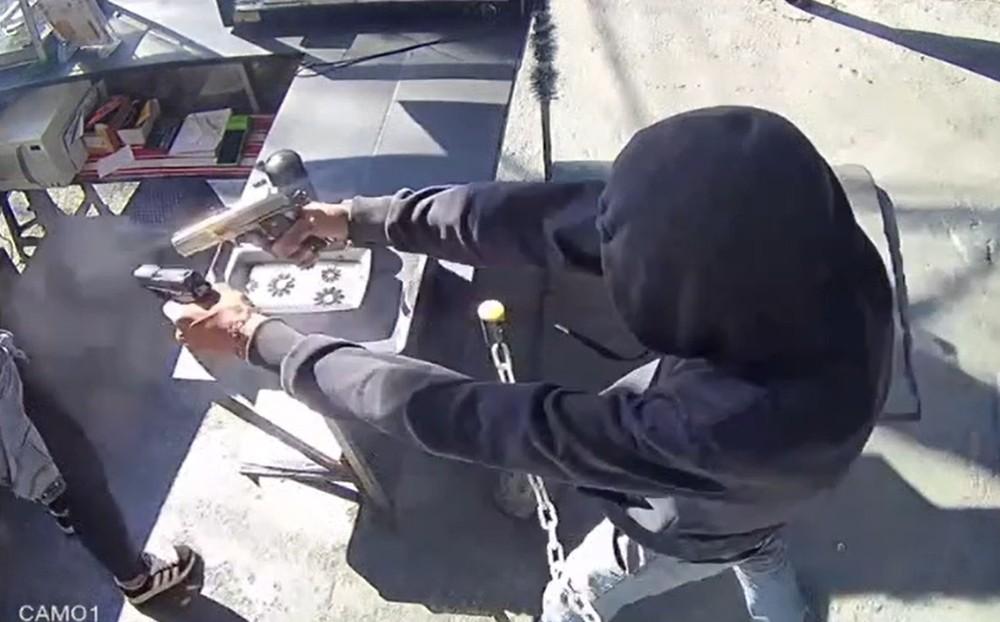 Arma de fogo foi usada em 47% dos homicídios de mulheres no Brasil em 2024, aponta estudo