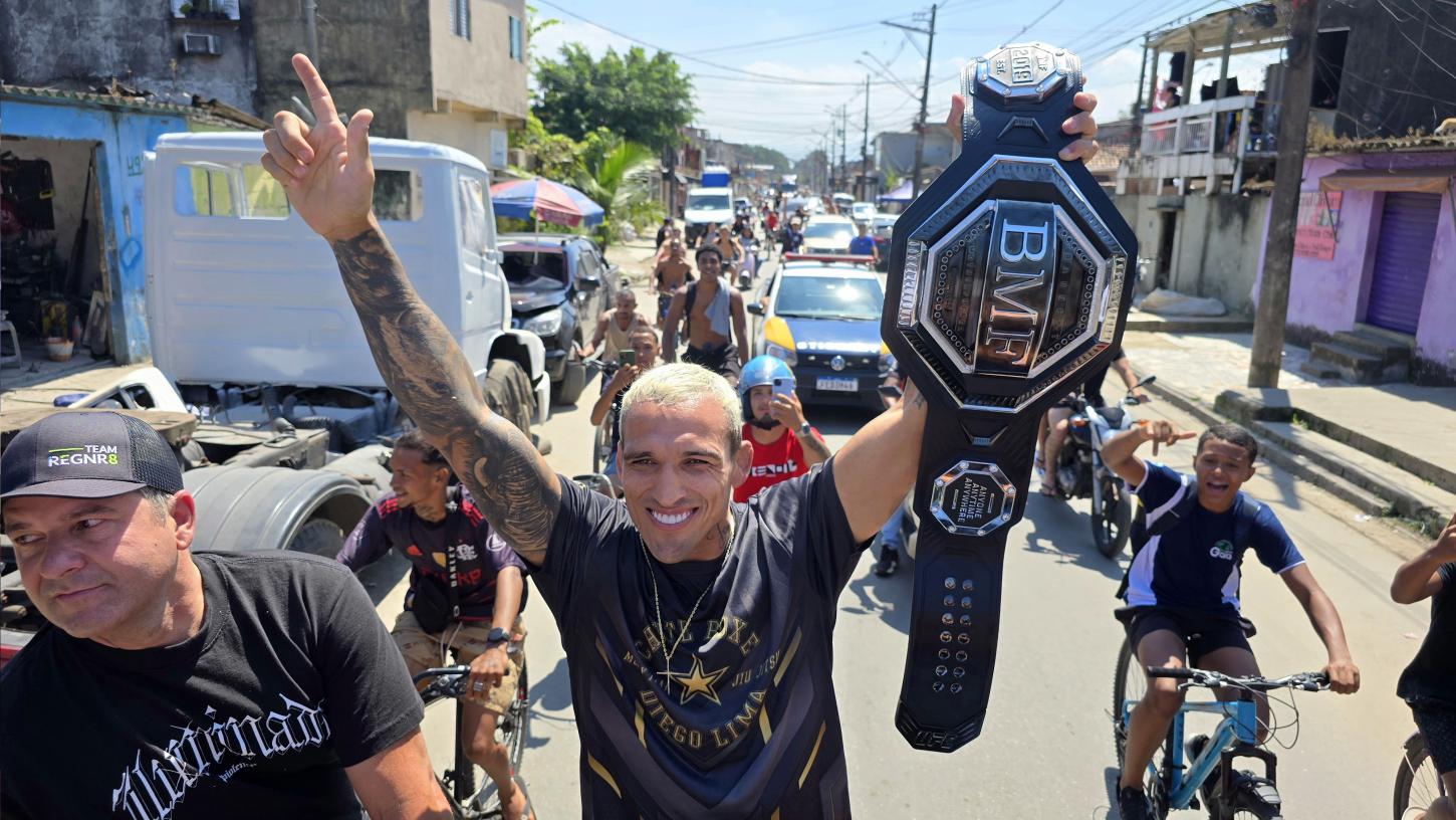 Charles do Bronxs é homenageado em Guarujá