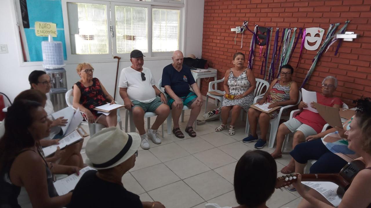 ‘Coral 60+’ resgata tradições do canto coral em Guarujá