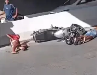Dupla sofre acidente após tentativa de assalto em São Vicente