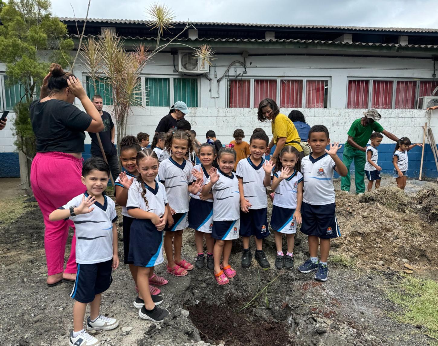 Guarujá inicia implantação de Pátio Naturalizado no CRAS Morrinhos para atividades educativas