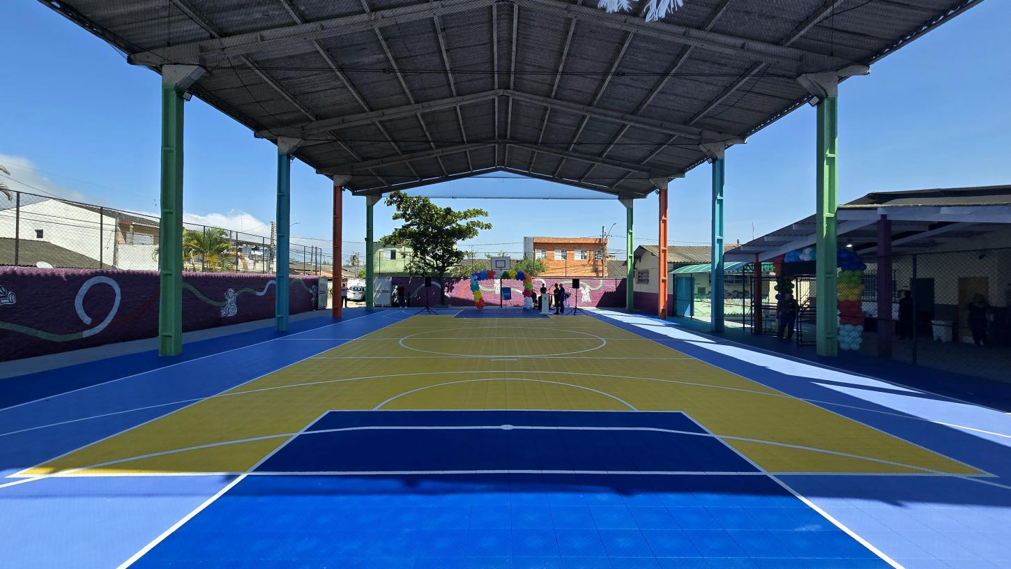 Guarujá recupera quadra escolar que estava desativada há quatro anos no Santa Rosa