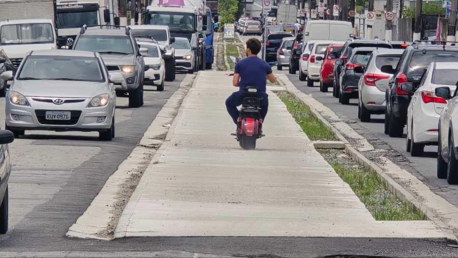 Guarujá retoma obras de ciclovia na Avenida dos Caiçaras após pausa na alta temporada