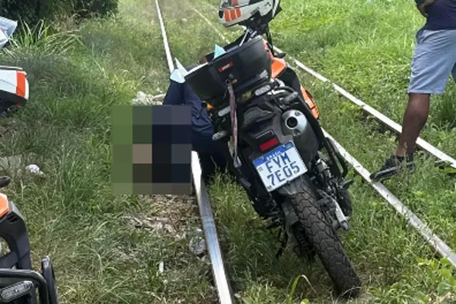 Idoso morre após ser atingido por trem em Guarujá