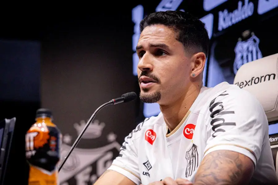 Lucas Veríssimo diz que volta para fazer história pelo Santos: 