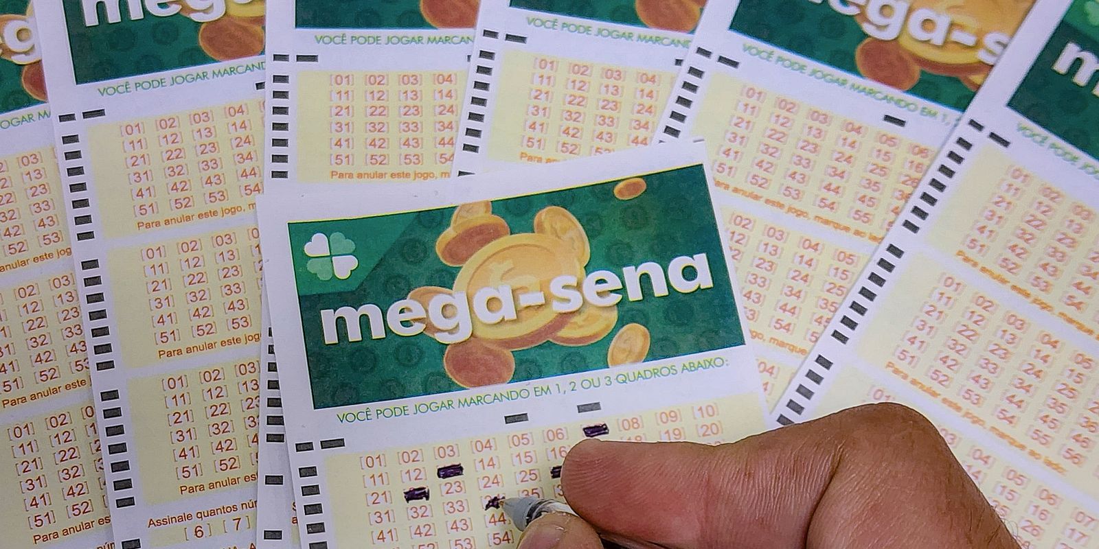 Mega-Sena acumula para R$ 13 milhões após sorteio sem ganhadores principais; 23 apostas acertam a quina