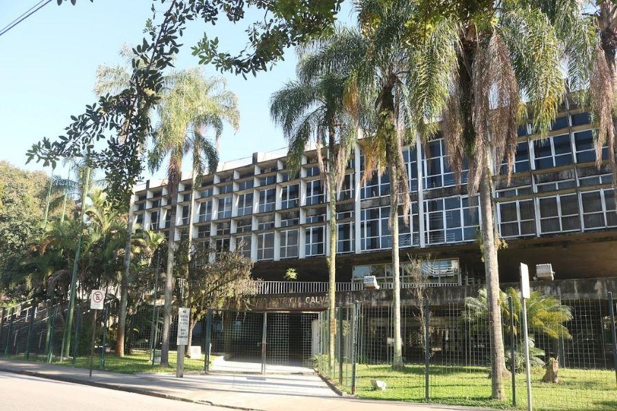 Mulher é ameaçada de estupro após deixar filha na aula, em Santos
