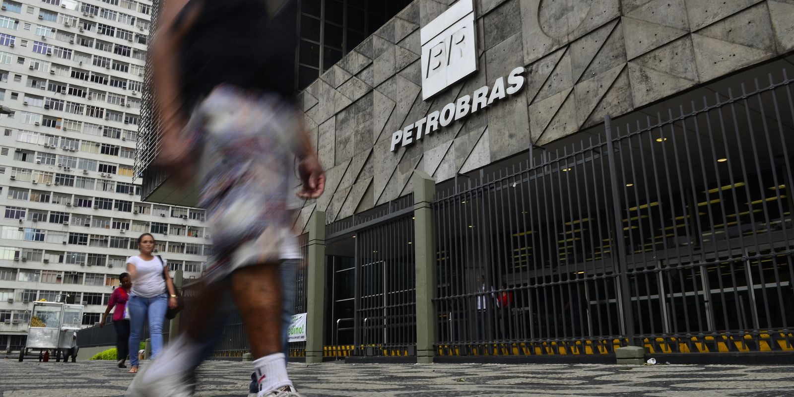 Petrobras assegura que está entregando todo o combustível produzido