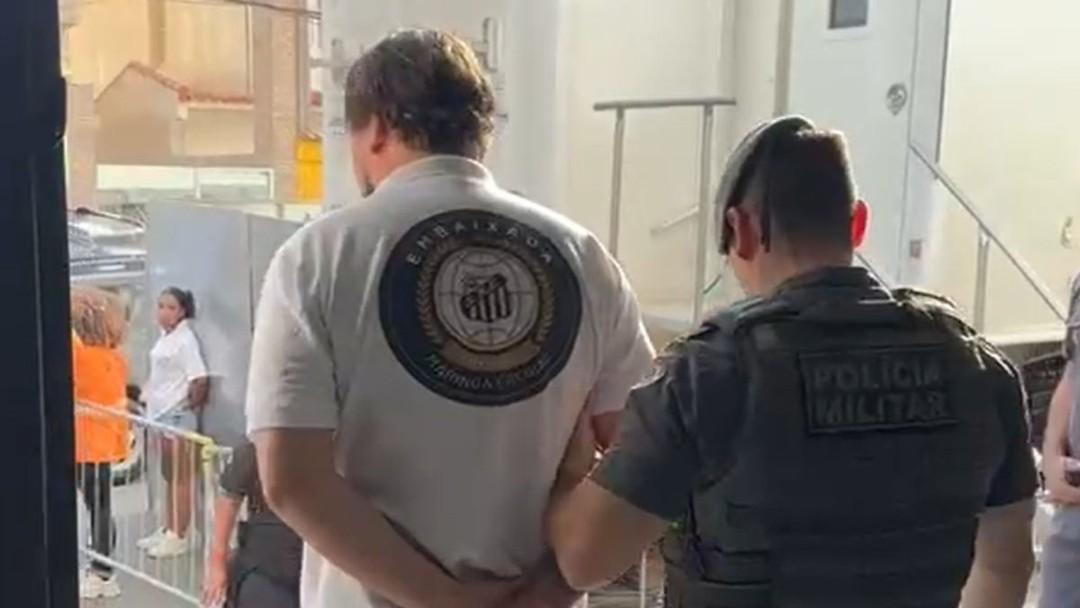 PM prende três foragidos na Vila Belmiro após reconhecimento facial