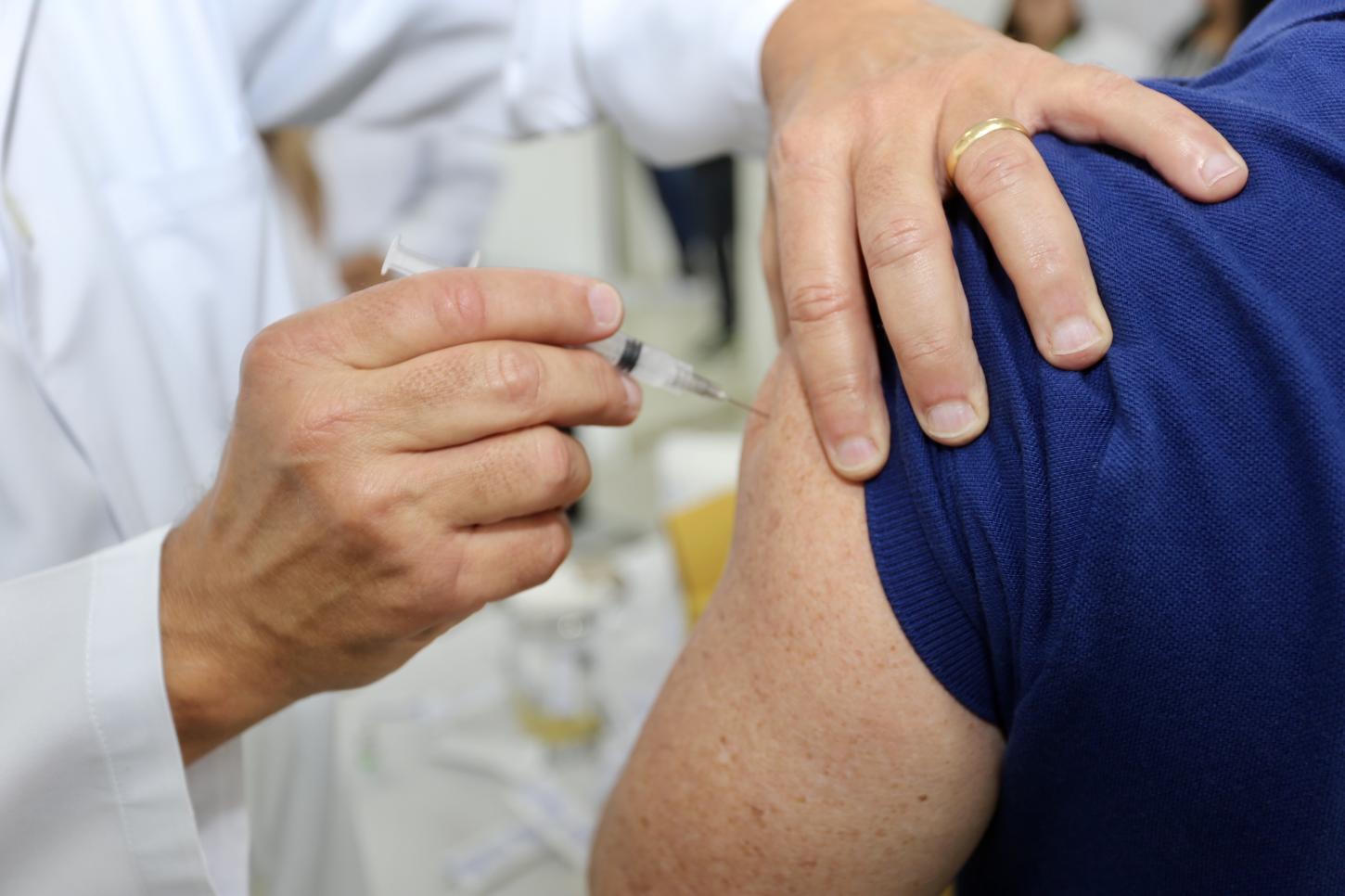 Guarujá inicia campanha de vacinação contra a gripe com Drive-thru na terça-feira (7)