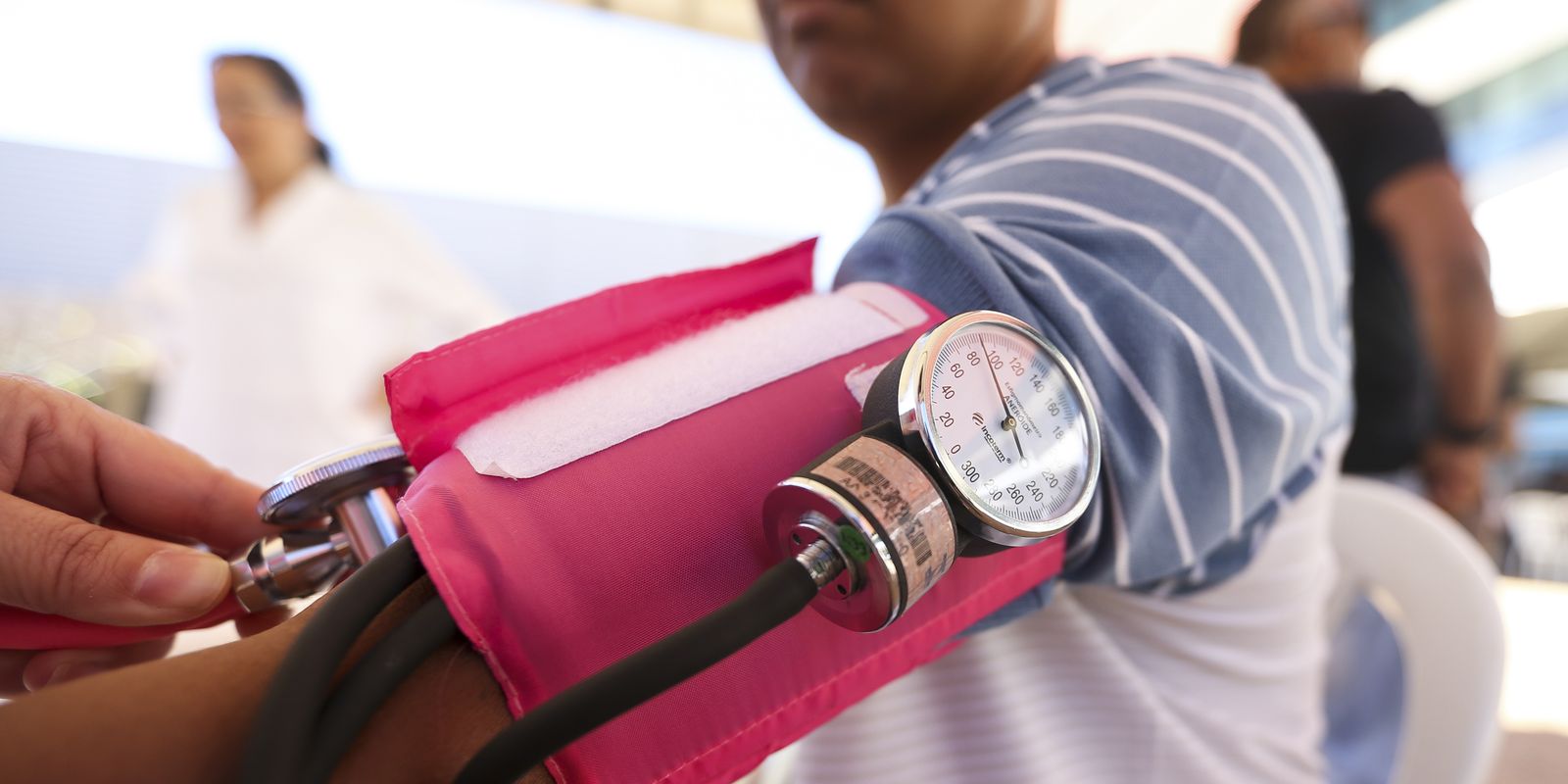 Hipertensão: uma condição silenciosa e hereditária que exige novos hábitos