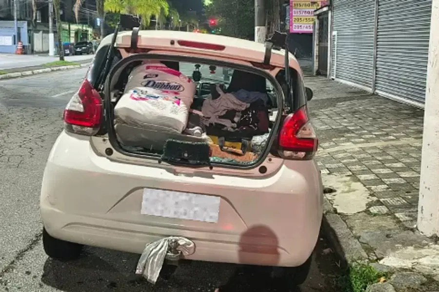Homem é preso após quebrar vidro de carro durante tentativa de furto em Santos