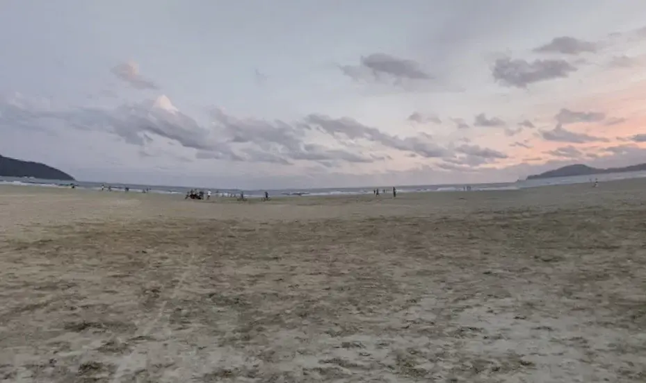 Idoso morre após sofrer mal súbito ao caminhar na praia em Santos