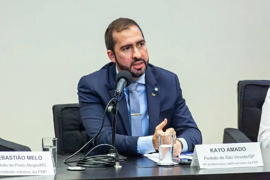 Kayo Amado anuncia permanência como prefeito de São Vicente até fim do mandato